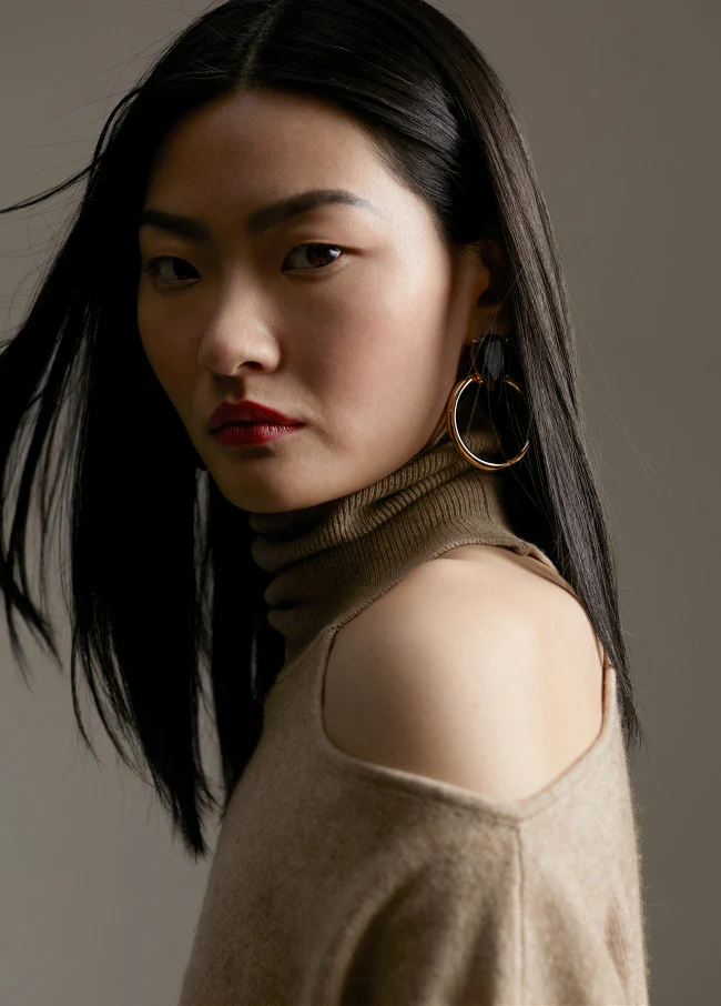 Sweater Con Cut-Out - Image 6