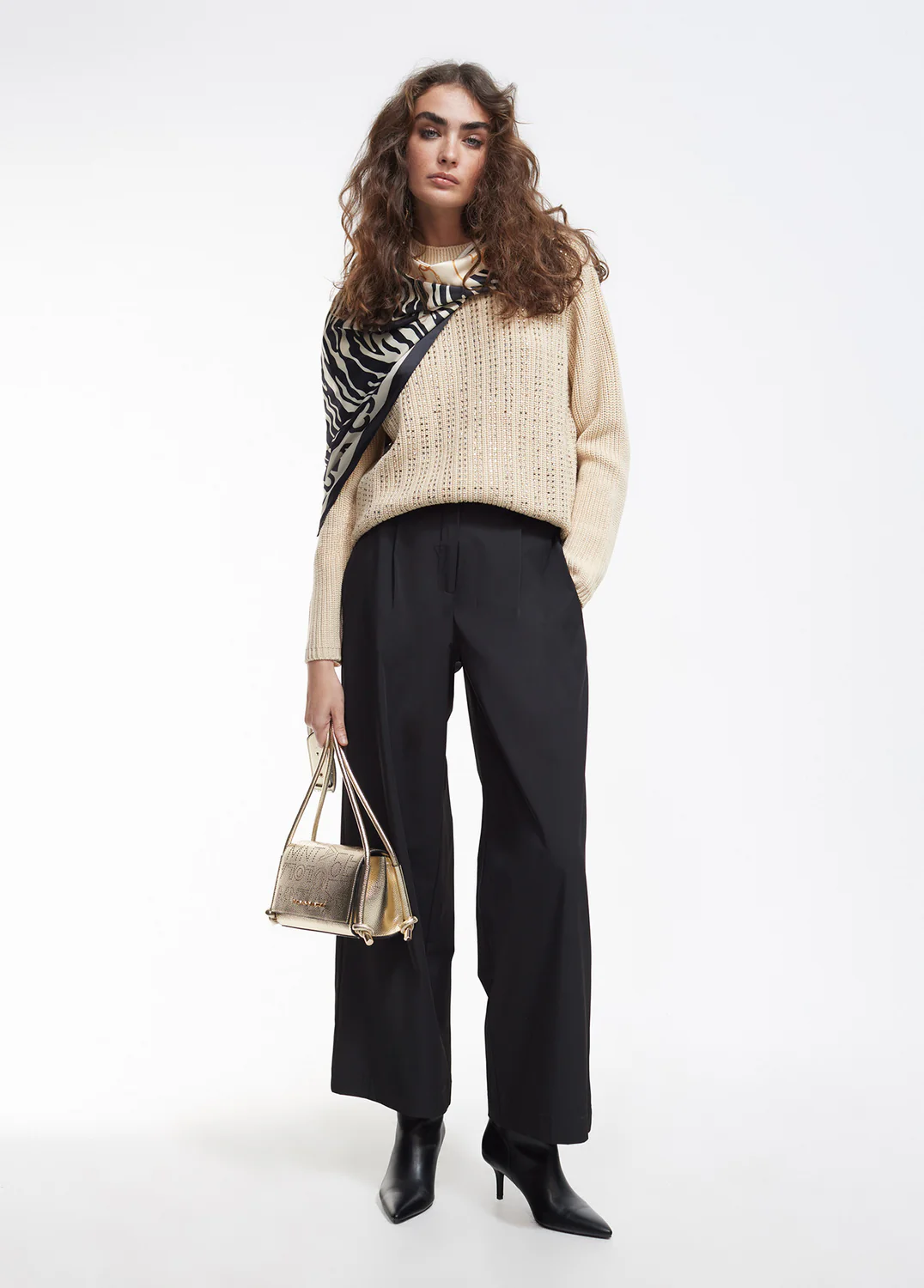 Sweater Con Diamanté Detail