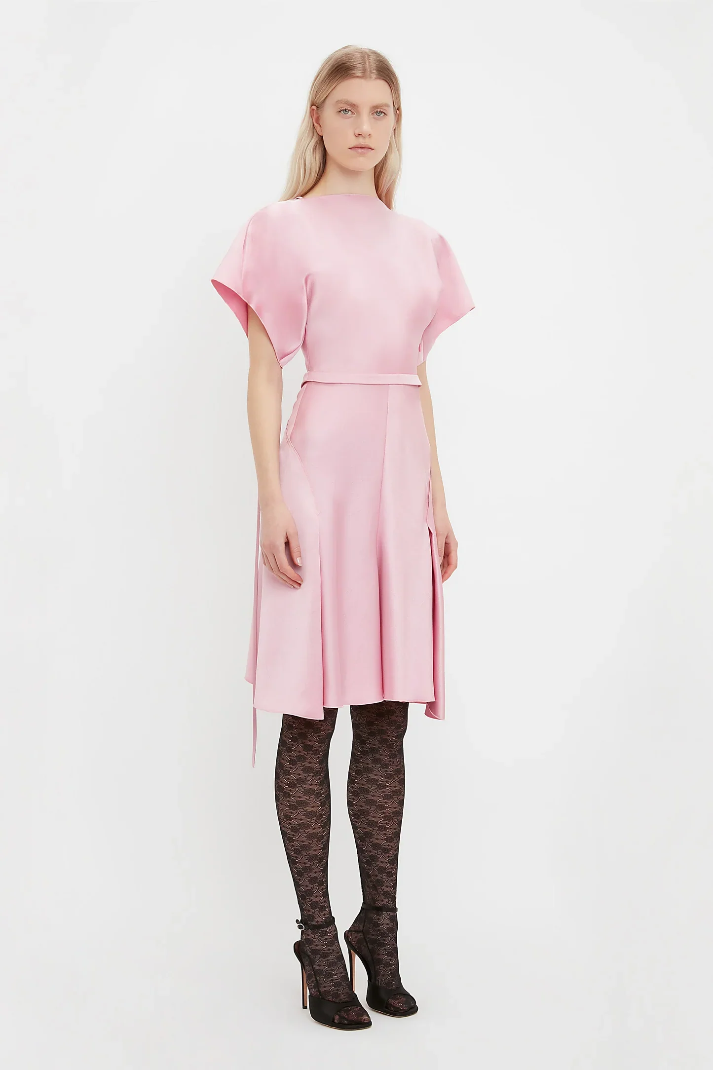Midi Vestido Draped Sleeve Cut Out