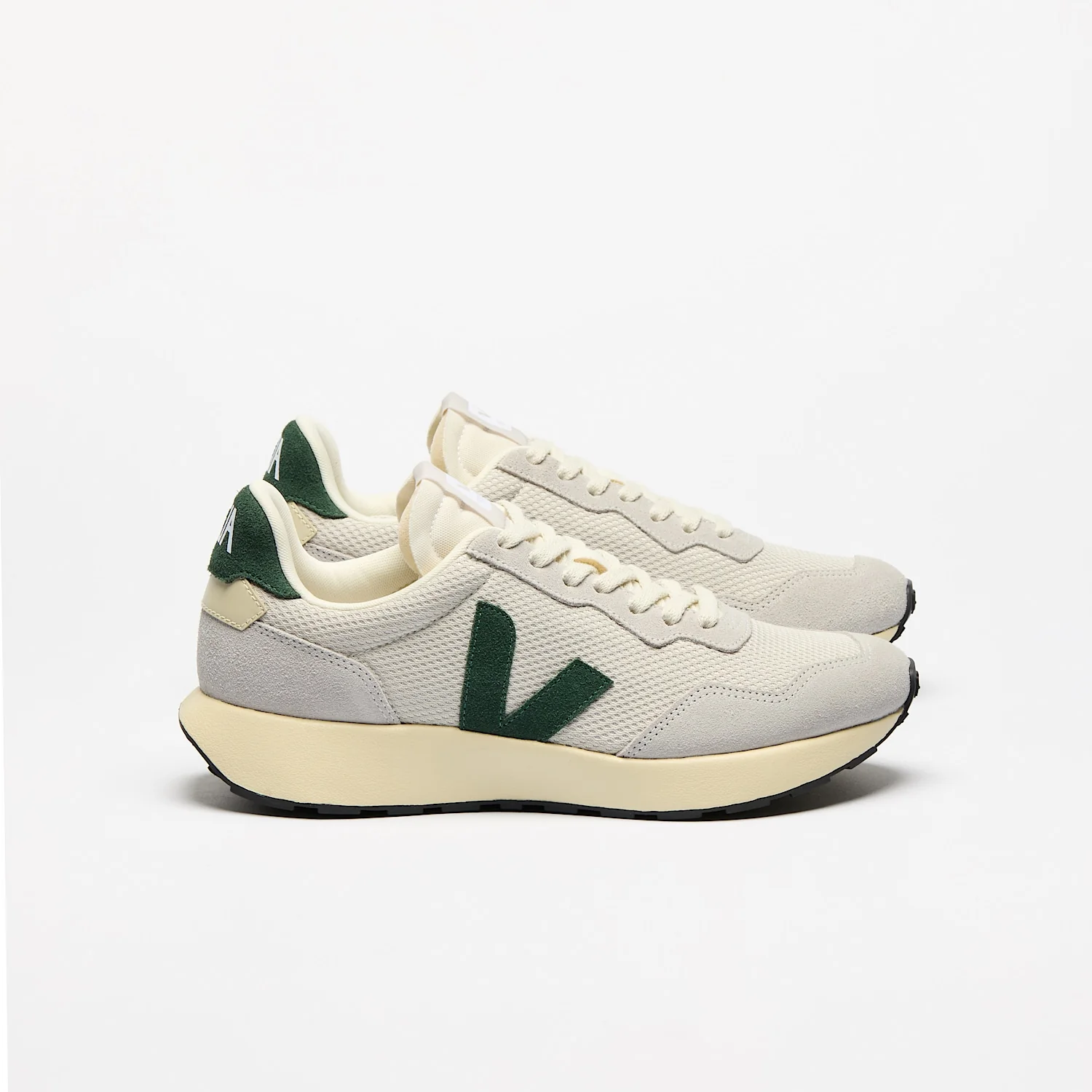 Zapatilla Veja De Hombre Paulistana