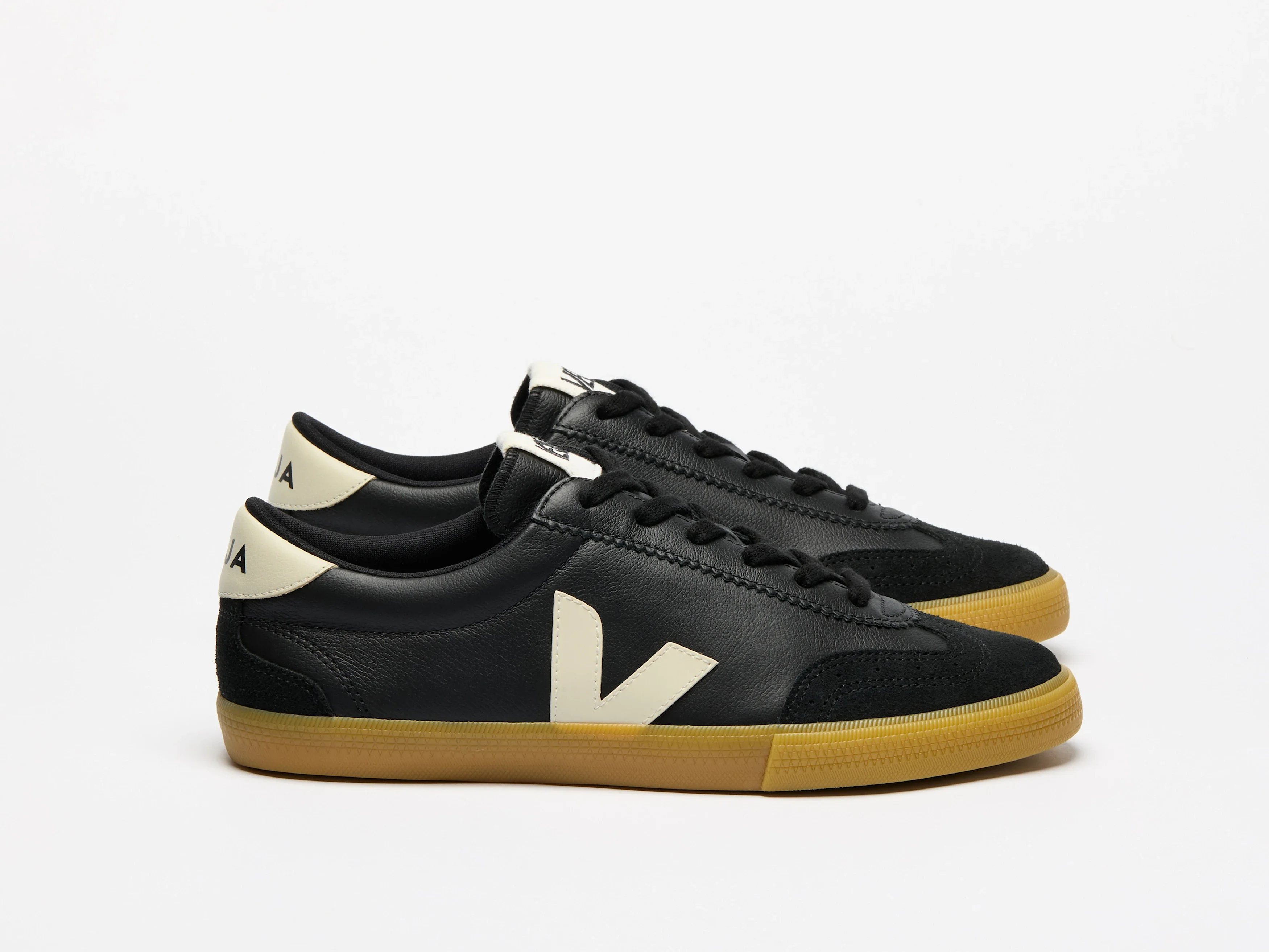 Zapatilla Veja de Hombre Volley leather black pierre