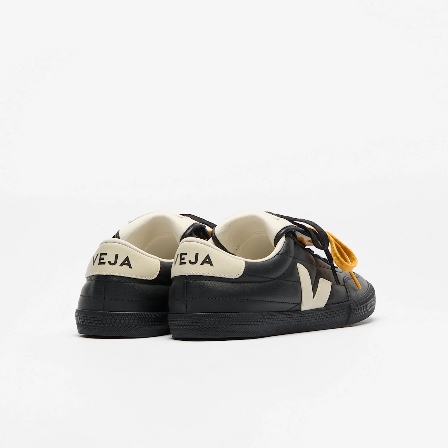 Zapatillas Veja De Mujer Panenka Veja X Magliano Leath - Image 4