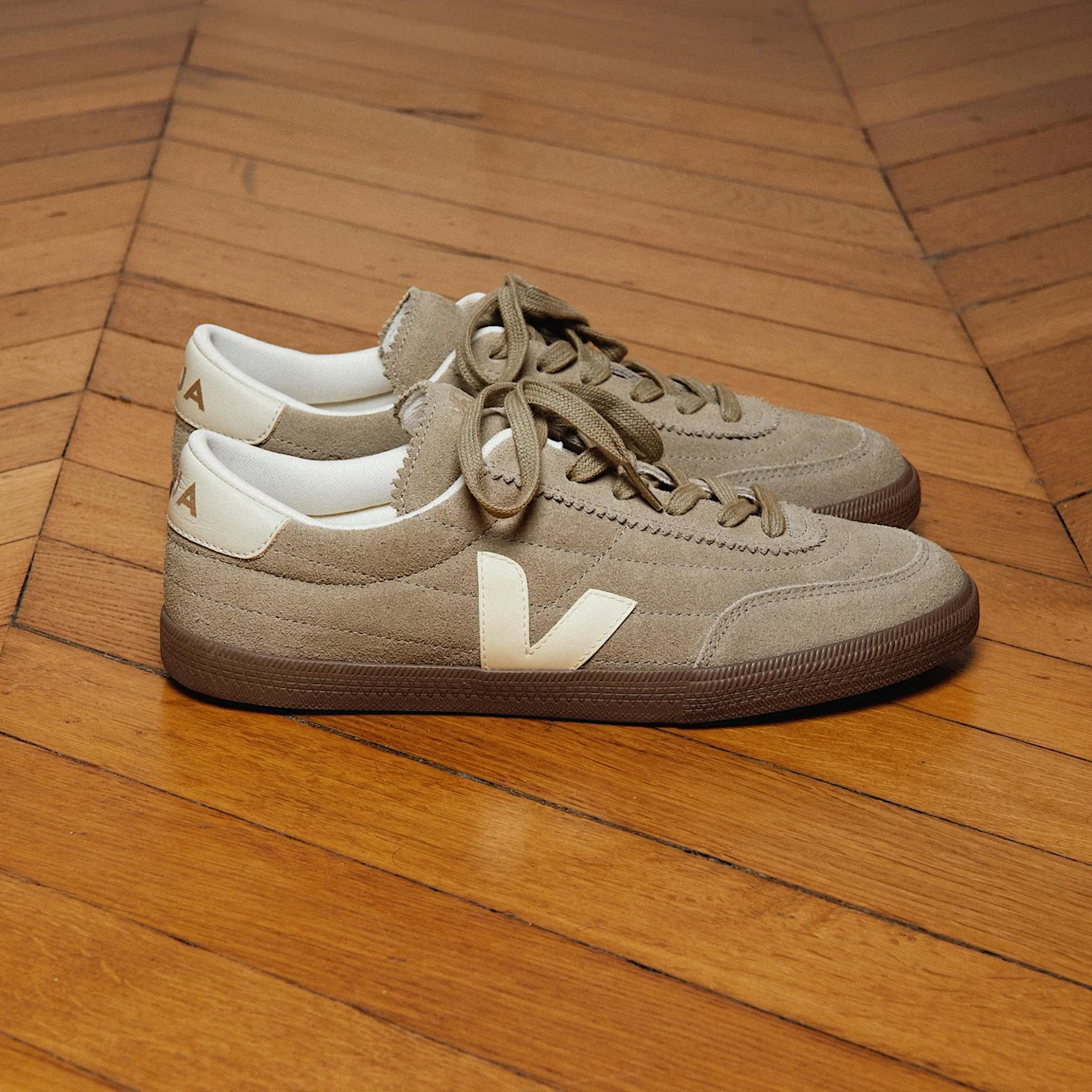 Zapatillas Veja Mujer Panenka Suede Taupe Pierre Bark - Image 4